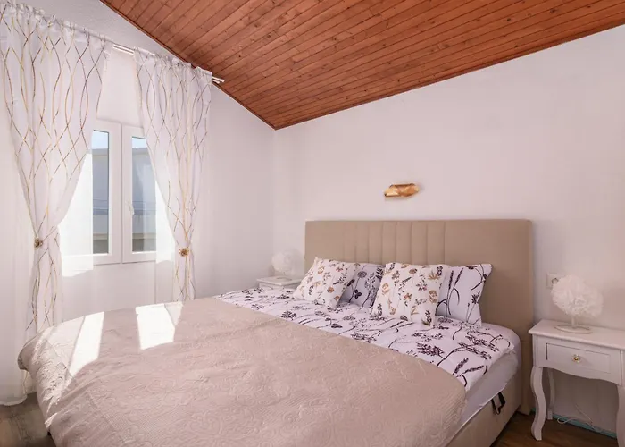 Ilisa * Rogoznica (Sibenik-Knin)